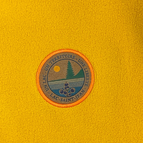 Ecusson se trouvant à l'avant du Polar Retro Jaune et Vert Forêt