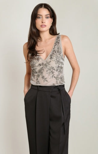 EMBROIDERED STAPPY TOP