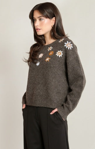 EMBROIDERED FLOWER SWEATER