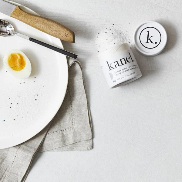 Sel de truffles noires d'été. Oeuf 